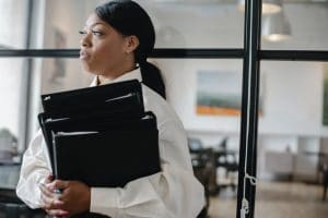 Lire la suite à propos de l’article Le bien-être au travail chez les femmes managers de proximité hypersollicitées : 4 clés pour gérer les émotions négatives de son équipe