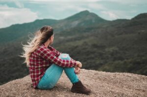 Lire la suite à propos de l’article Je me sens seule : comment ne plus avoir peur de la solitude grâce à ces 5 clés efficaces￼